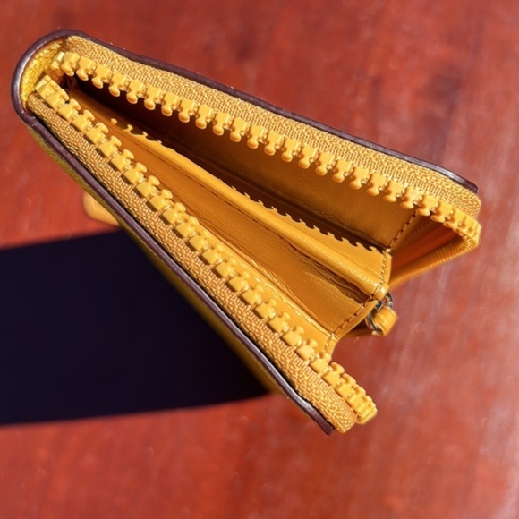 NWT $223 Coach horse and carriage accordion zip wallet - Picture 14 of 14